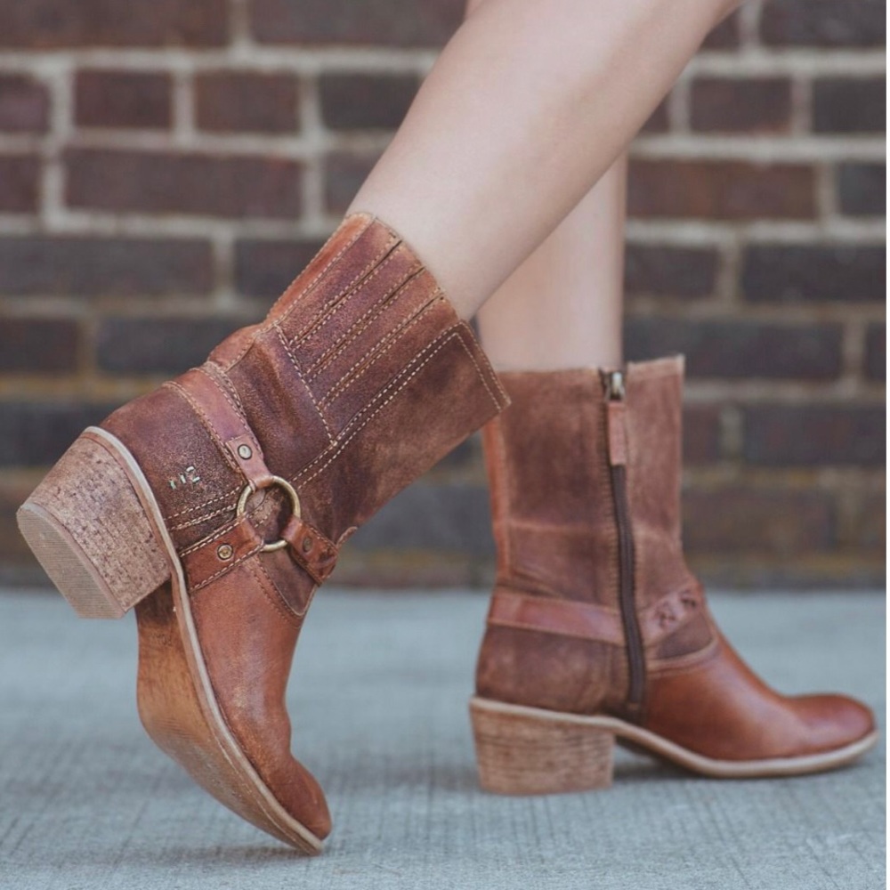 ROAN Boots MAGNIFICENT IN MAELY